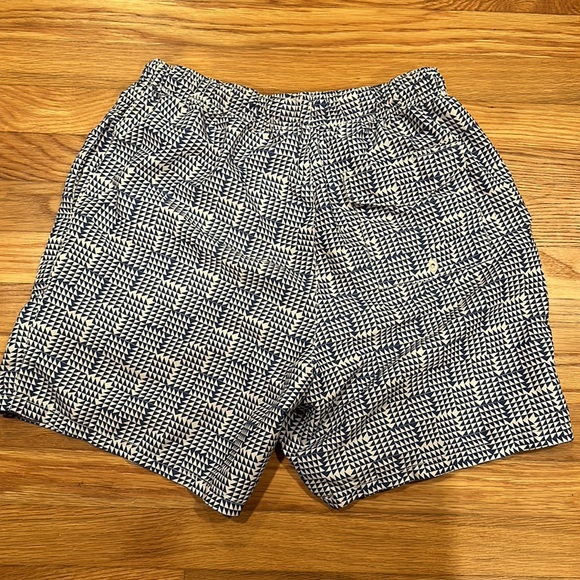 Tommy Bahama Swim Trunks, size MEDIUM. - Picture 2 of 4
